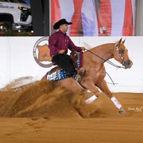 Vincienzo Santos riding Gwen in a sliding stop